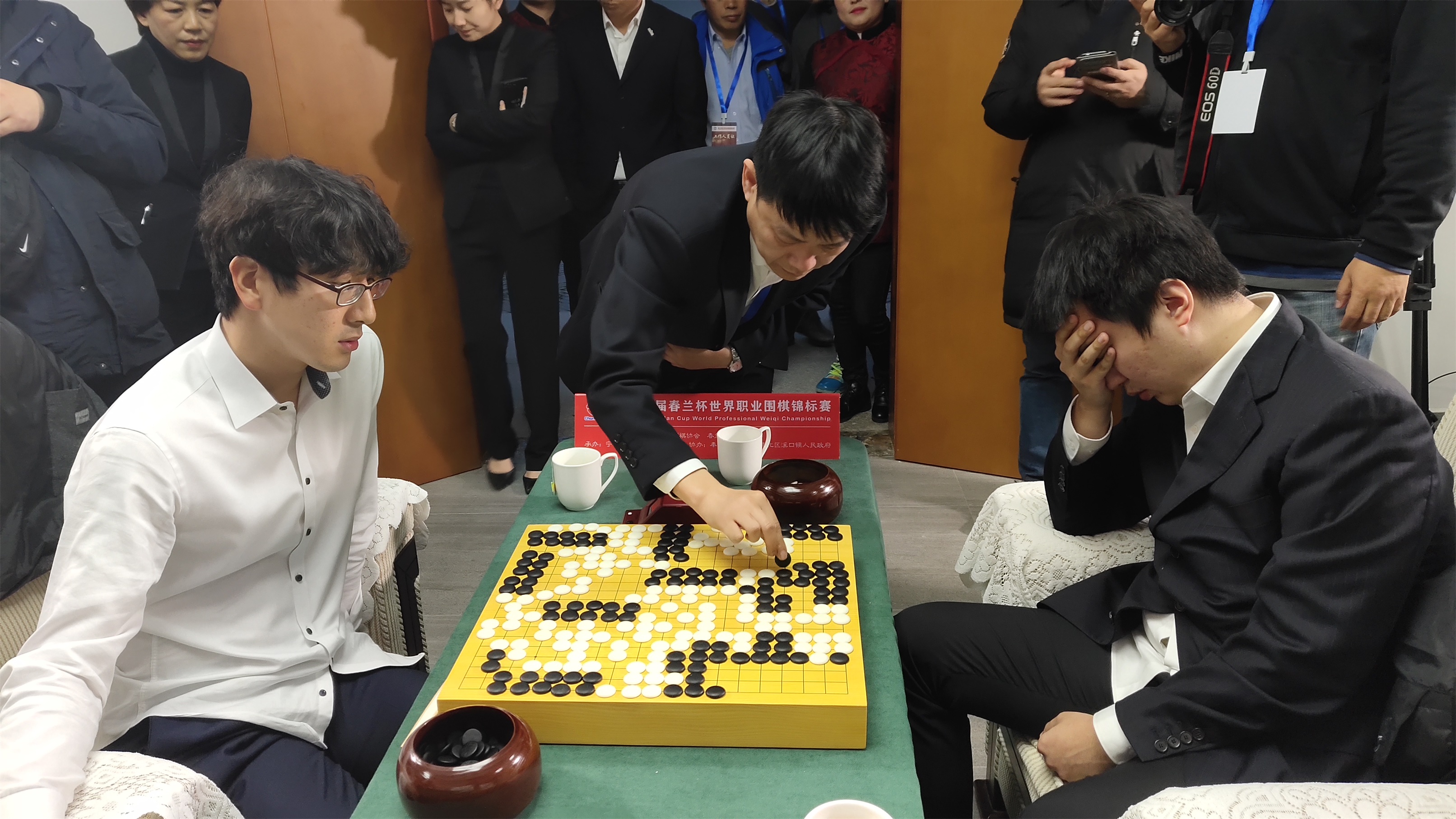 景博JBO体育登录入口-比赛中发生了一场紧张的终局(比赛现场的激烈和紧张的唯美句子)