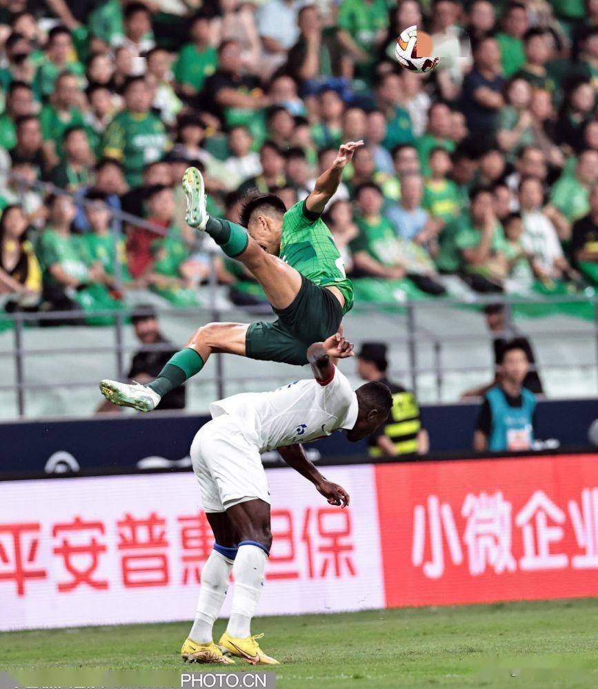 中超-法比奥破门张稀哲点射国安2-1逆转玉昆16轮不败领跑的简单介绍