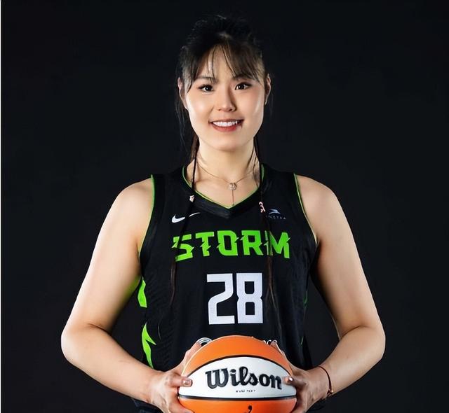 李月汝砍赛季新高11分9篮板！WNBA飞翼擒太阳的简单介绍