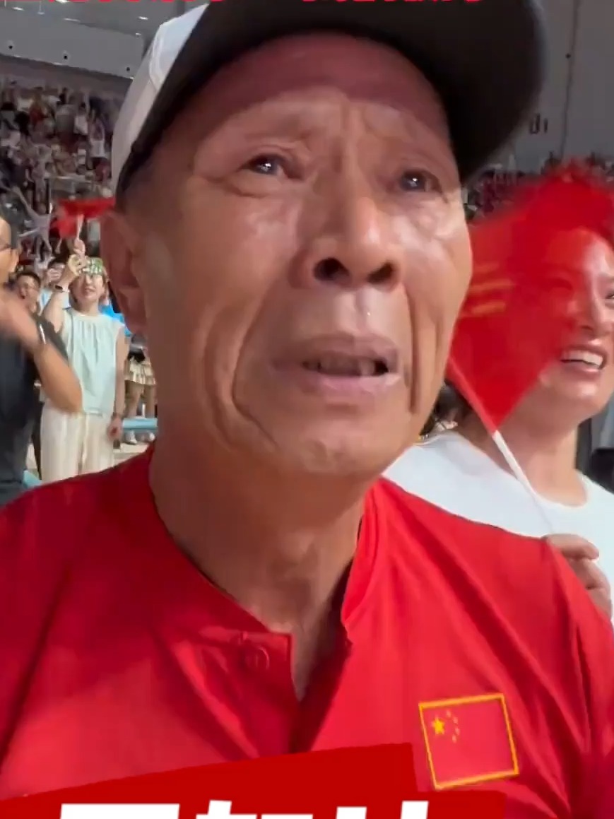 关键比赛中，怒海狂鲨连下两城，教练激动落泪