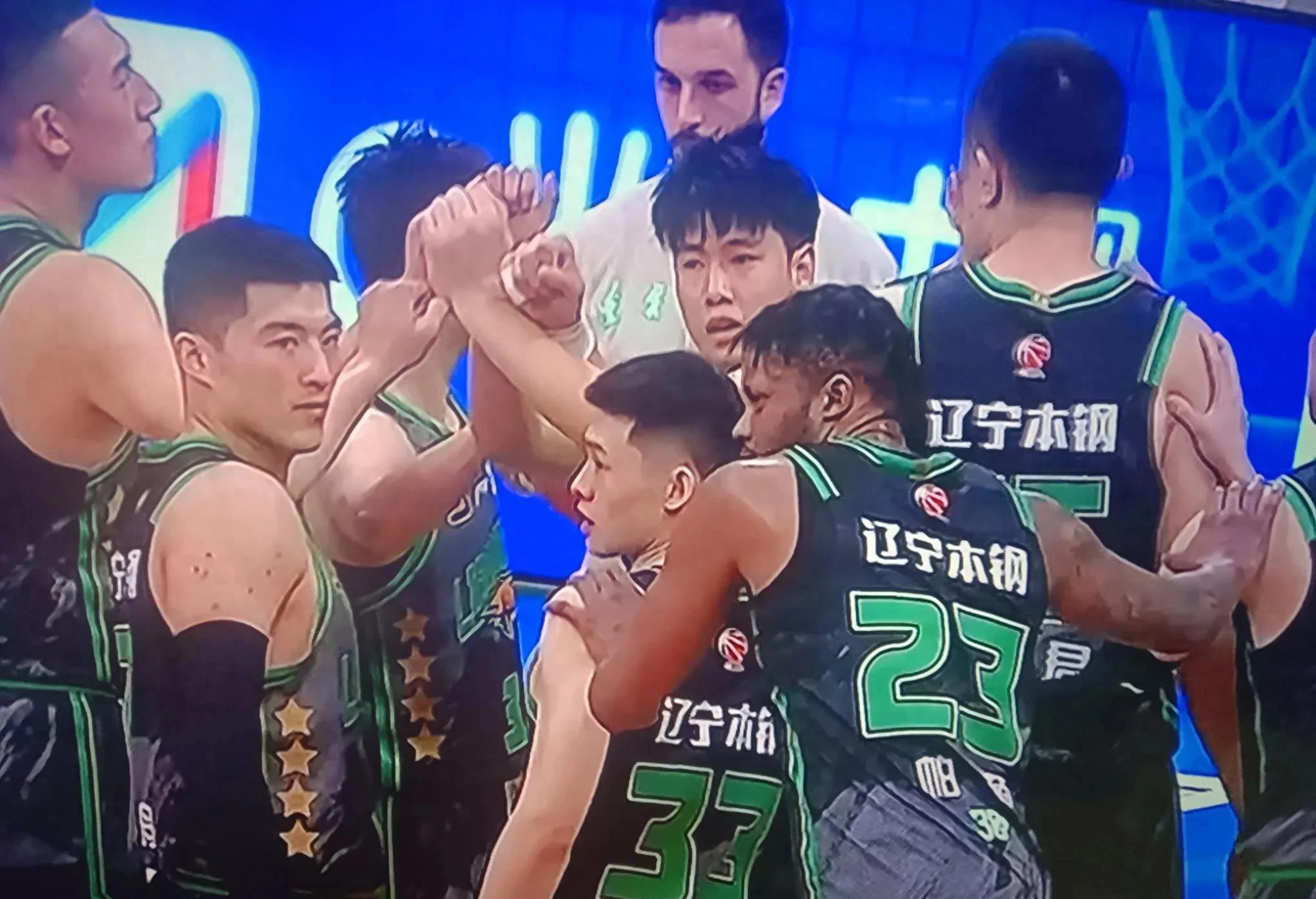 北京首钢队迎战山东男篮，实力对比拚搏的简单介绍